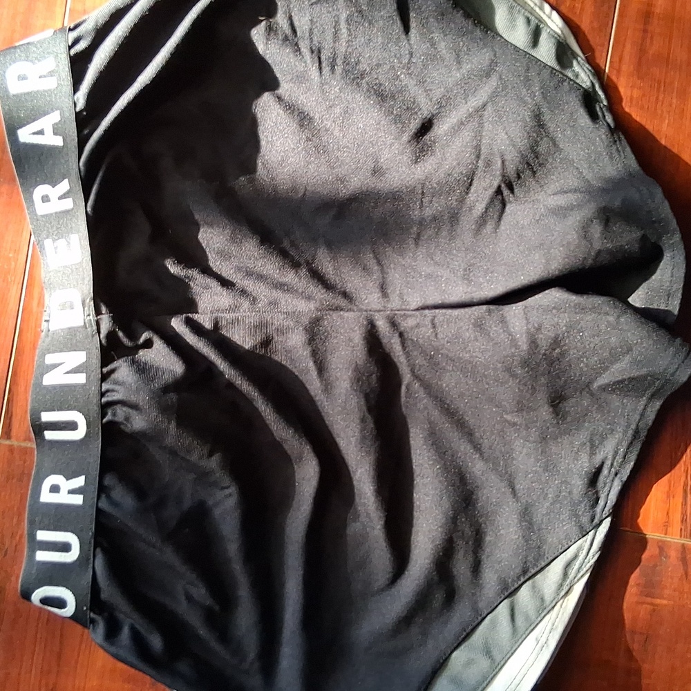 Under Armour Women's Charcoal Athletic Shorts - Picture 4 of 6
